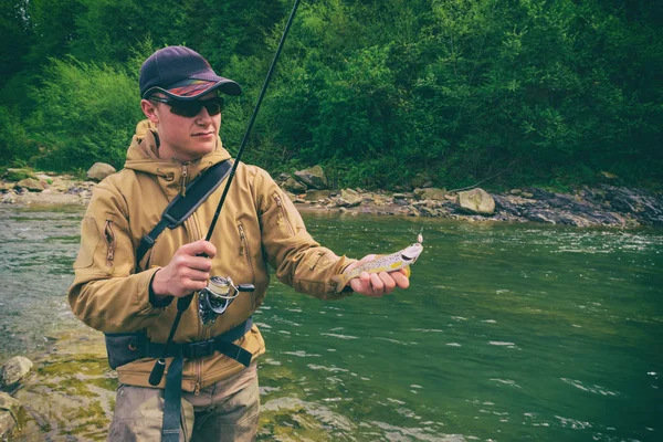 Pesca en el spinning . —  Fotos de Stock