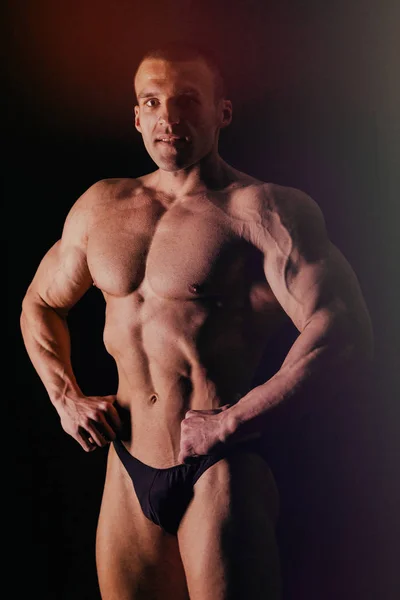 Estilo de vida saludable. fitness concept hombre en el gimnasio —  Fotos de Stock