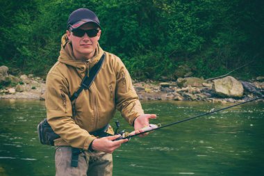  İplik üzerinde Balık tutma.