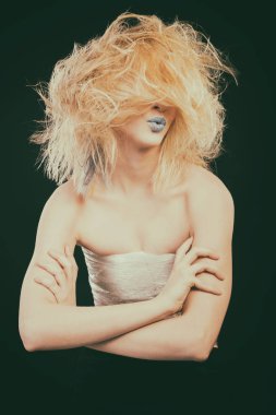 Yaratıcı makyaj ve saç