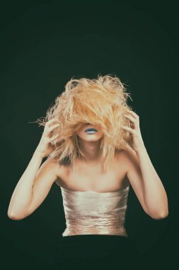 Yaratıcı makyaj ve saç