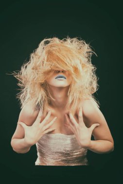 Yaratıcı makyaj ve saç