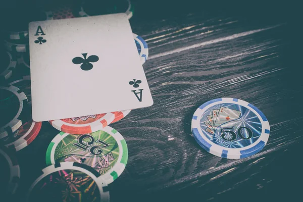 Tło poker na podłoże drewniane. — Zdjęcie stockowe