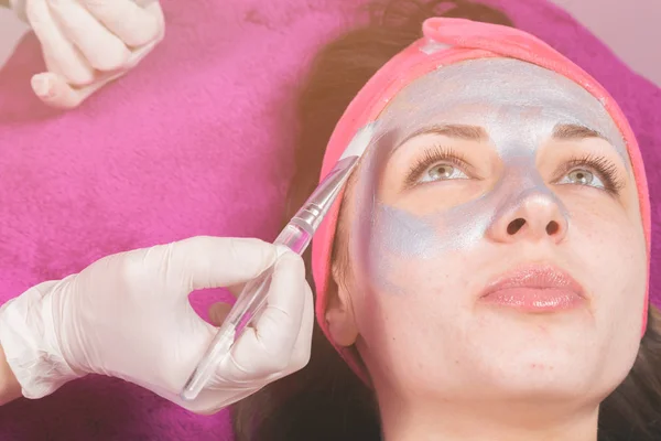 Cosmetic procedures in spa salon — Stock Photo, Image