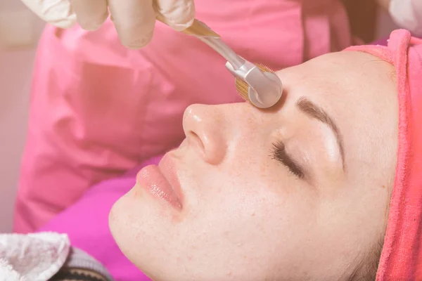 Kosmetiska behandlingar i spasalong — Stockfoto