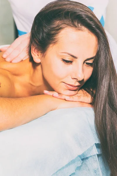 Massage i spasalongen — Stockfoto