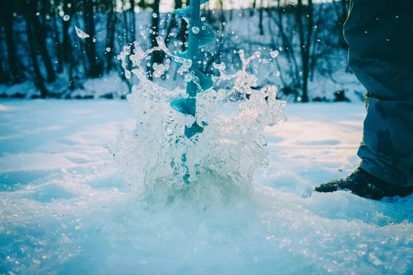 Pesca de inverno, muita neve . — Fotografia de Stock