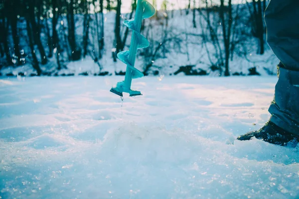 冬の釣り、雪がたくさん. — ストック写真