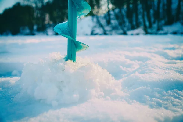 Vinter fiske, en massa snö. — Stockfoto