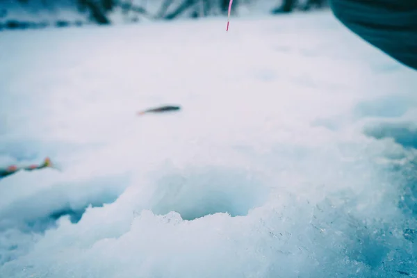 Зимова риболовля, багато снігу . — стокове фото