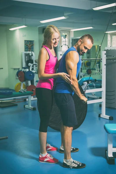 Les gens au gymnase — Photo