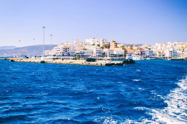 Hermosa vista del mar desde el barco, la costa griega —  Fotos de Stock