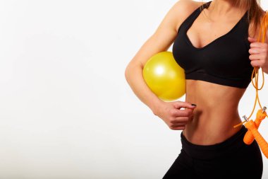 Hafif bir arka plan atletik kız.