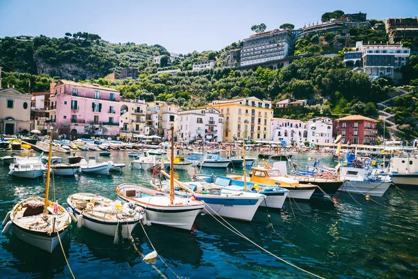 Sorrento, Itálie - 18. června, 2015:Sorrento pobřeží — Stock fotografie