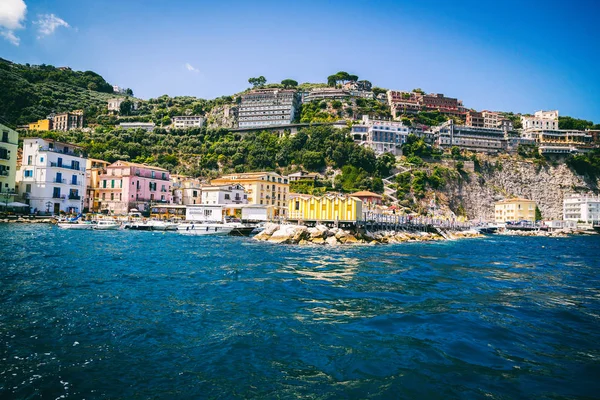 Sorrento, Itálie - 18. června, 2015:Sorrento pobřeží — Stock fotografie
