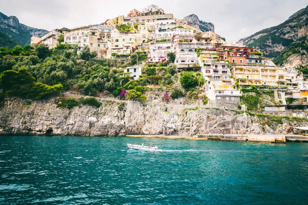 波西塔诺，意大利-6 月 18 日，2015:Positano 海岸 — 图库照片