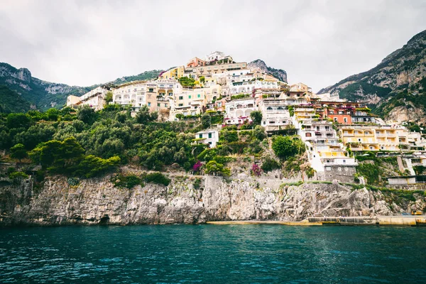 波西塔诺，意大利-6 月 18 日，2015:Positano 海岸 — 图库照片