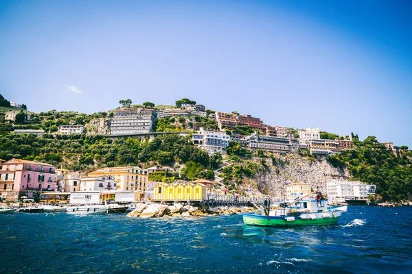 Sorrento, Itálie - 18. června, 2015:Sorrento pobřeží — Stock fotografie