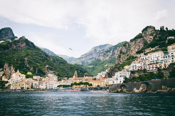 Positano, Italië - 18 juni 2015:Positano kust — Stockfoto