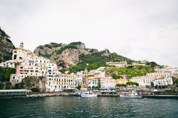 Positano, Italië - 18 juni 2015:Positano kust — Stockfoto