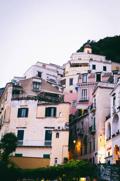 Amalfi, Italia - 18 de junio de 2015: Costa Amalfitana —  Fotos de Stock