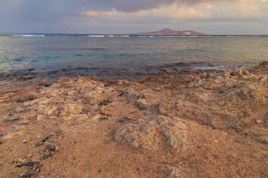 güzel sahil. Doğanın güzelliği.