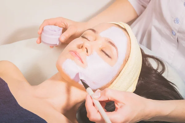 Beauty treatments. Girl at spa procedure. — Stock Photo, Image