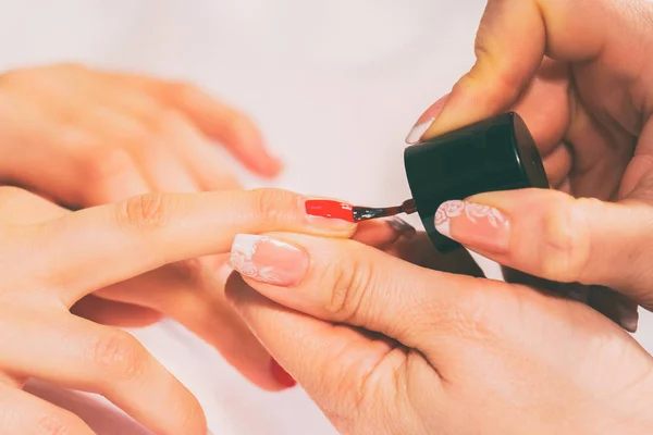Manicure no salão de spa — Fotografia de Stock