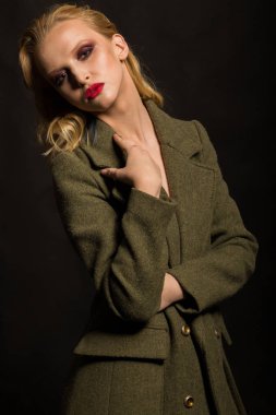 Güzellik moda fotoğrafları. Duygusal sarışın