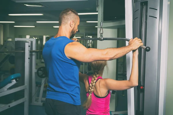 Gezamenlijke training in de sportschool — Stockfoto