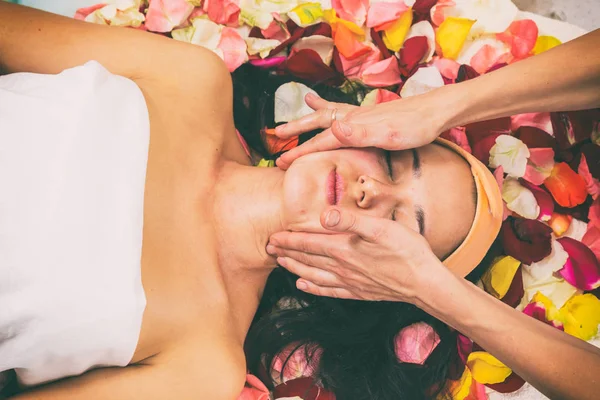 Meisje op spa-procedure. — Stockfoto