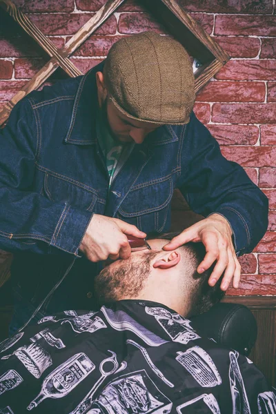 Strzyżenie męskie o fryzjera — Zdjęcie stockowe