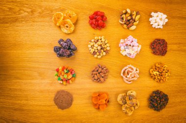 Çeşitli Kuruyemiş, yararlı ve lezzetli yemekler.