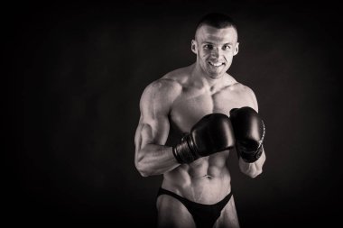 Gösterilen onun sırt ve pazı kas, kişisel fitnes vücut geliştirmeci