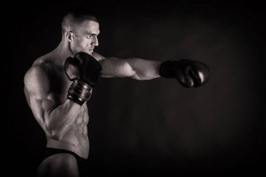 Gösterilen onun sırt ve pazı kas, kişisel fitnes vücut geliştirmeci