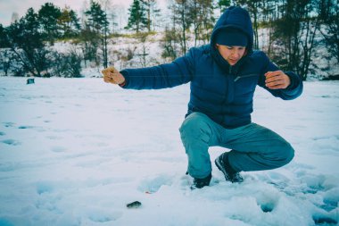 Buzda balık balık yakaladı
