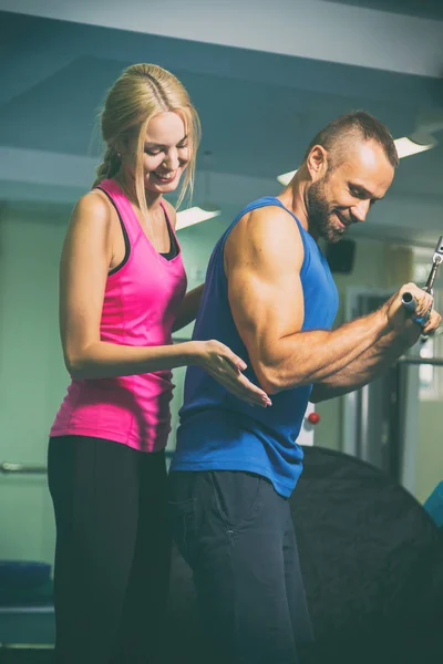 Les gens au gymnase — Photo