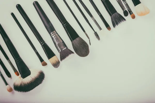 Make-up tools op een lichte achtergrond. — Stockfoto