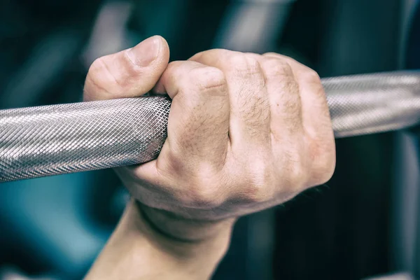 Mano atlética fuerte. Pérdida de peso y fitness . — Foto de Stock