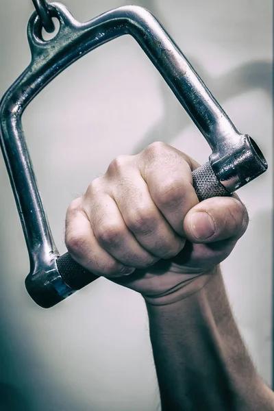 Starke athletische Hand. Gewichtsverlust und Fitness. — Stockfoto