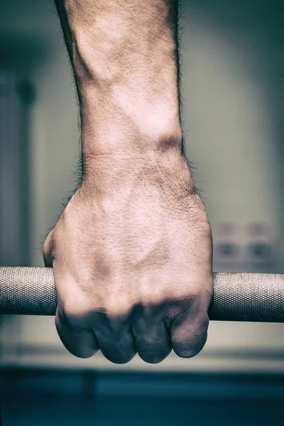 Сильная спортивная рука. Потеря веса и фитнес . — стоковое фото