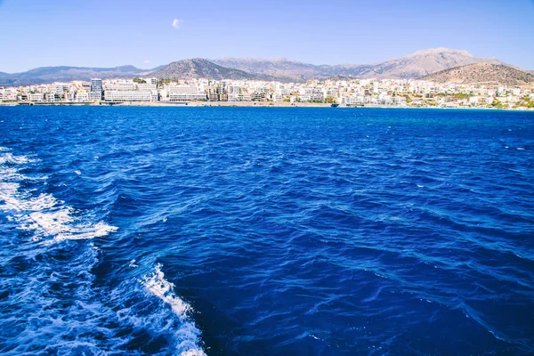 Belle vue sur la mer depuis le navire, la côte grecque — Photo