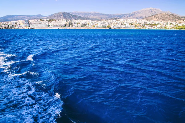 Piękny widok na morze ze statku, greckiego wybrzeża — Zdjęcie stockowe