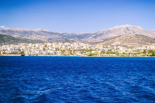 Belle vue sur la mer depuis le navire, la côte grecque — Photo