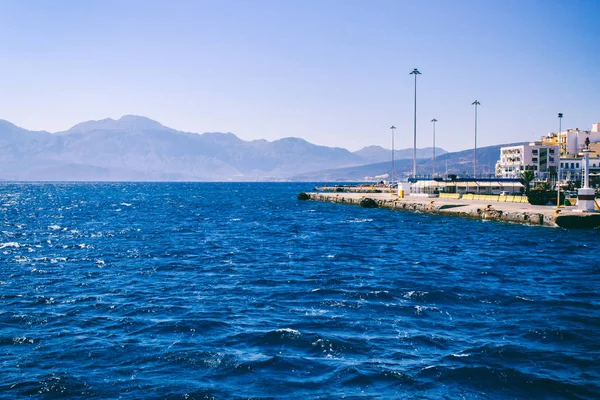 Bela vista do mar do navio, a costa grega — Fotografia de Stock