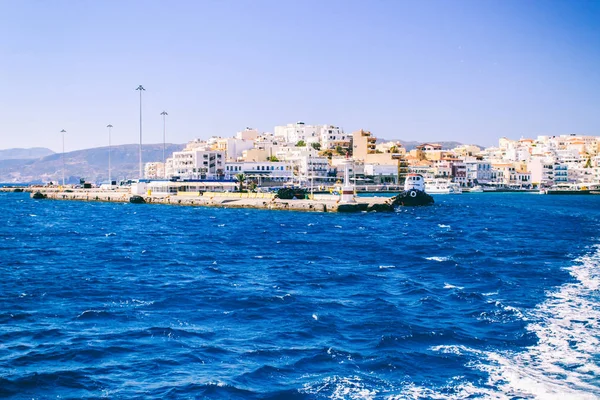 船、ギリシャの海岸から海の美しい景色 — ストック写真