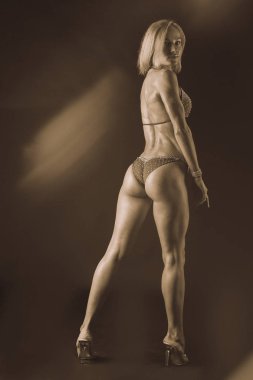 Güzel kadın vücut egzersiz kıyafetleri