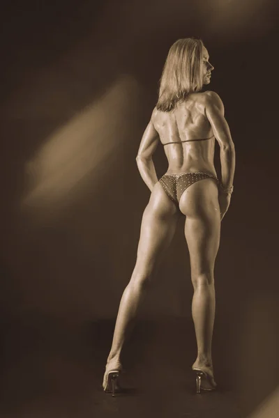 Vackra kvinnliga kroppen i träningskläder — Stockfoto