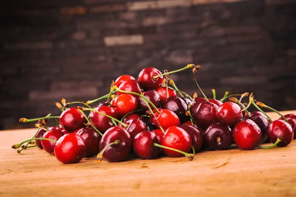 Güzel sulu tatlı kiraz