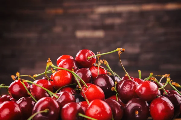 Güzel sulu tatlı kiraz